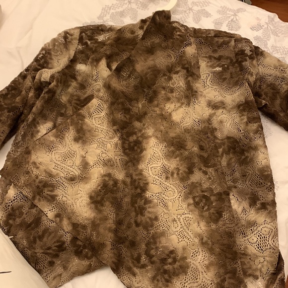 BIANCA NYGARD ombré  lace top 
floral motif or can be worn closed like a Wrap - Picture 4 of 10